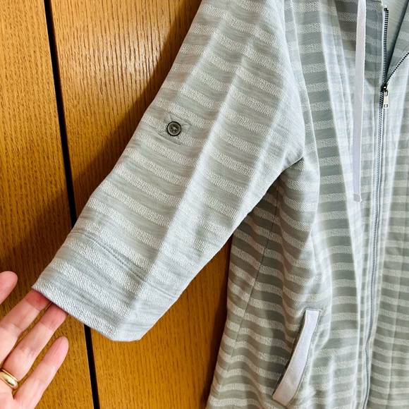 NEW Casual Striped Zip-Up Hoodie, XL, 3/4 Length Sleeves with Rollup Option - Picture 3 of 11